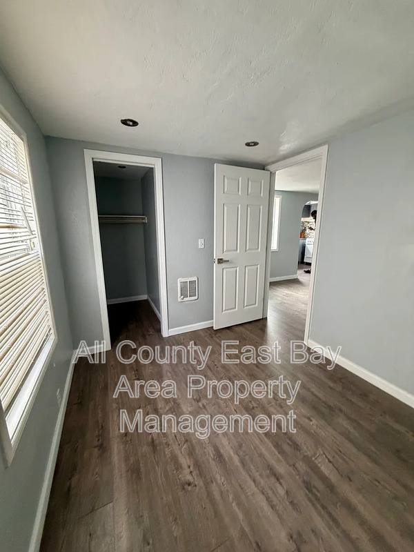 Apartment for rent at 716 Gateview Ave #2, Albany, CA 94706