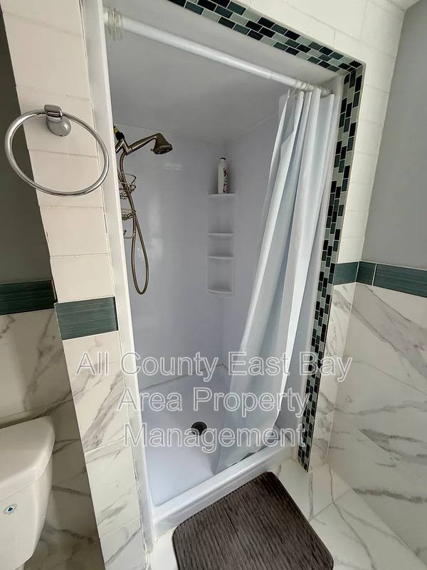 Apartment for rent at 716 Gateview Ave #2, Albany, CA 94706
