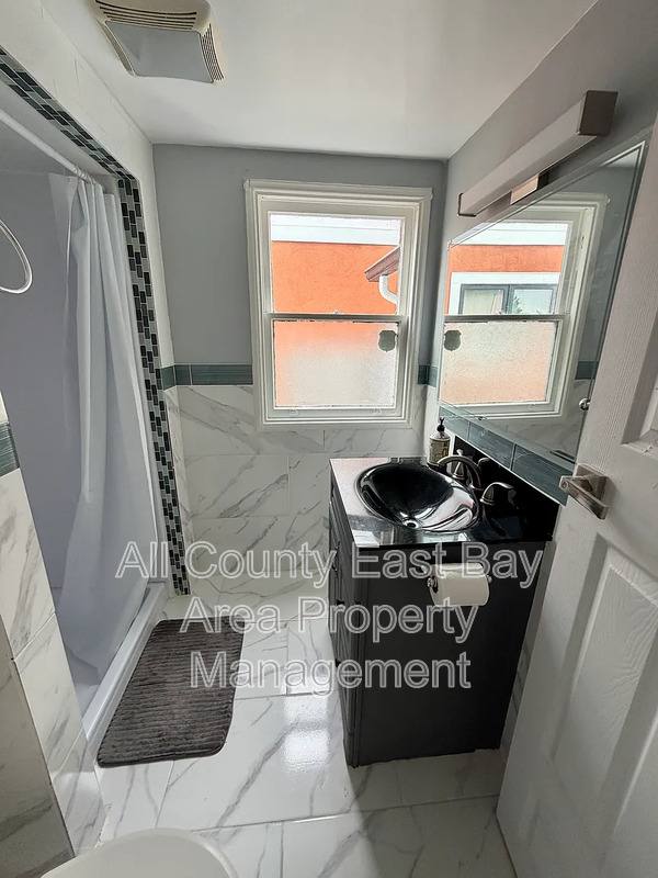 Apartment for rent at 716 Gateview Ave #2, Albany, CA 94706