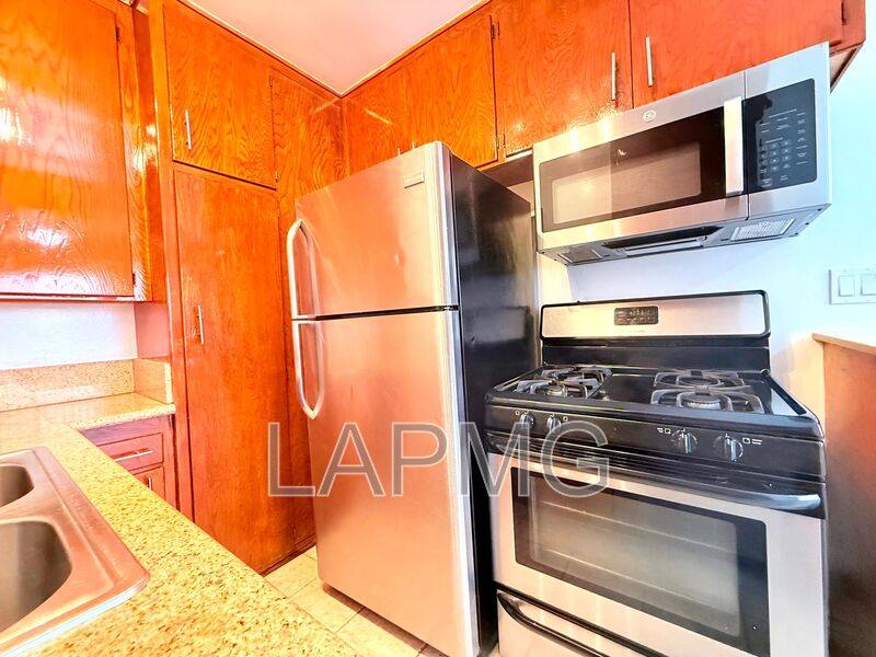 Apartment for rent at 5618 Harold Way #2, Los Angeles, CA 90028