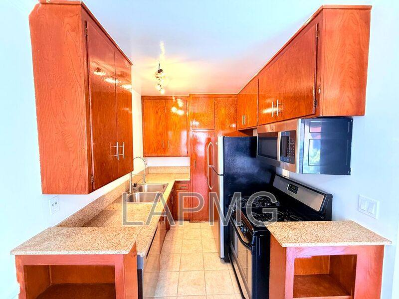 Apartment for rent at 5618 Harold Way #2, Los Angeles, CA 90028