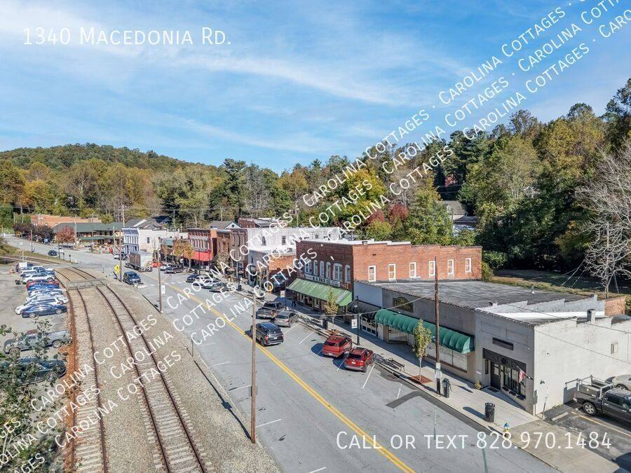 House for rent at 1340 Macedonia Rd, Saluda, NC 28773