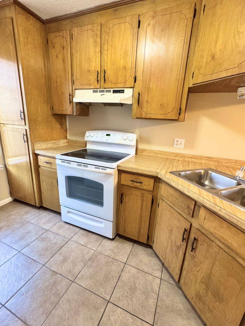 Townhouse for rent at 121 Brian Court, Daleville, AL 36322
