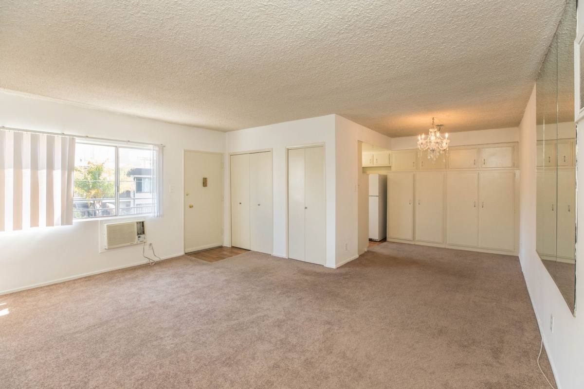 Apartment for rent at 963 S Barrington Ave #7, Los Angeles, CA 90049