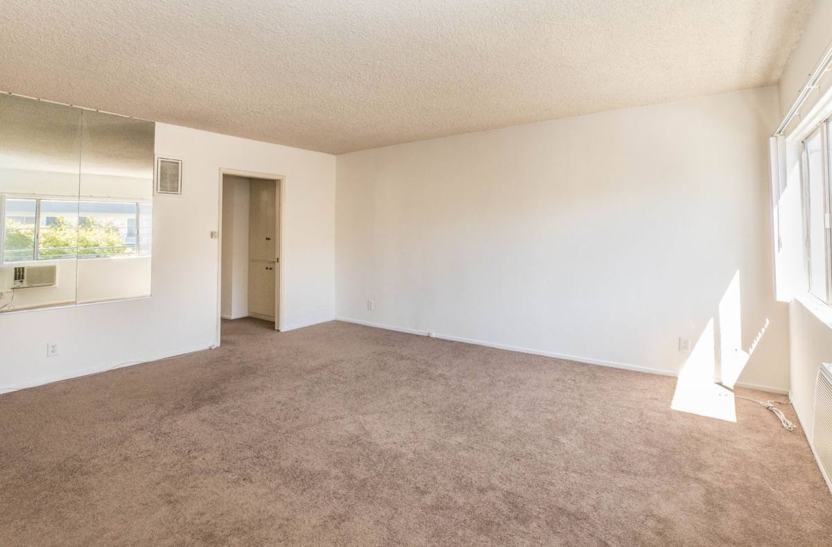 Apartment for rent at 963 S Barrington Ave #7, Los Angeles, CA 90049