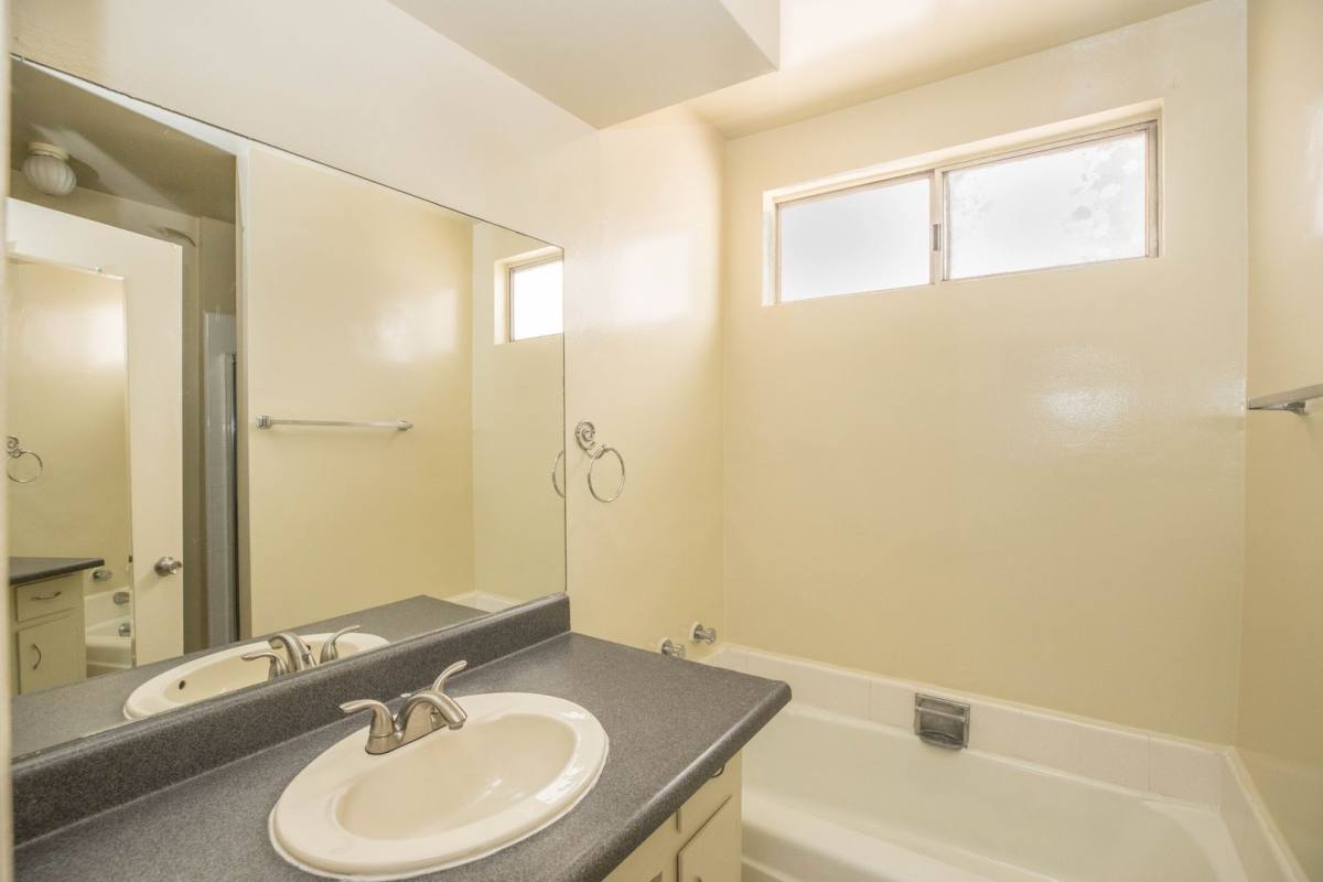 Apartment for rent at 963 S Barrington Ave #7, Los Angeles, CA 90049