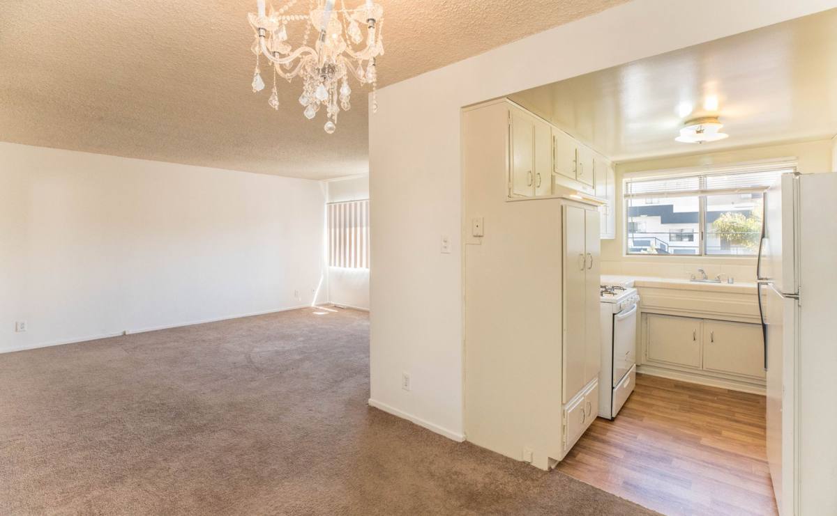 Apartment for rent at 963 S Barrington Ave #7, Los Angeles, CA 90049