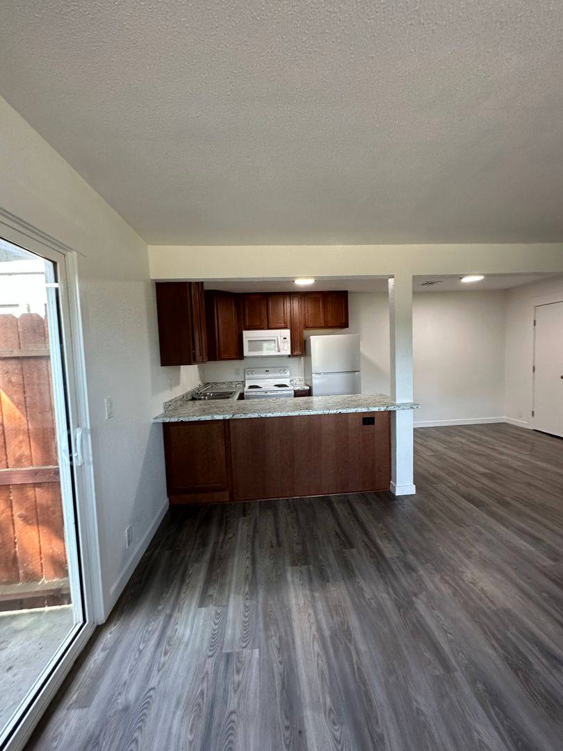 Apartment for rent at 835 Lakeside Dr, Red Bluff, CA 96080