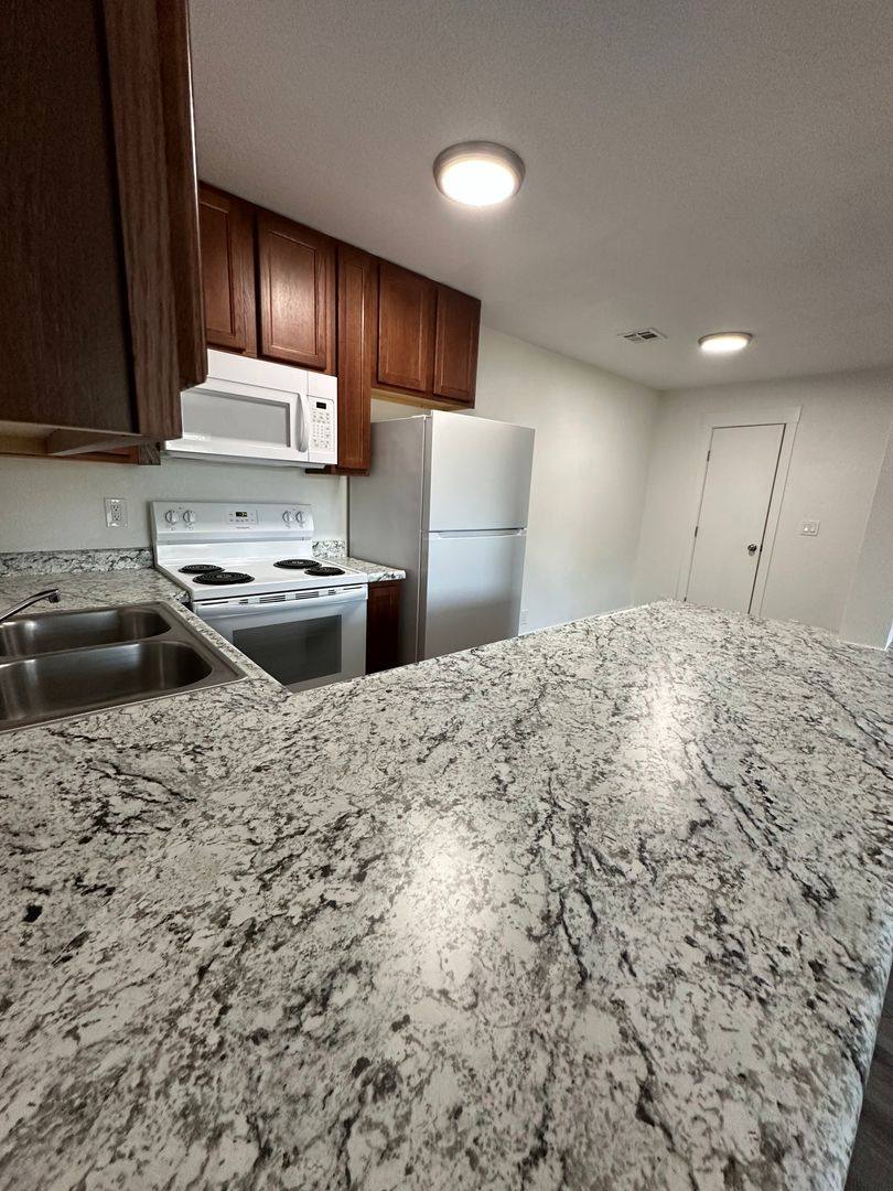 Apartment for rent at 835 Lakeside Dr, Red Bluff, CA 96080