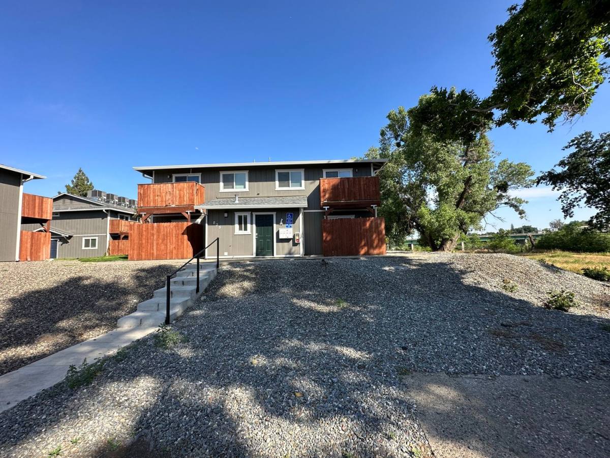 Apartment for rent at 835 Lakeside Dr, Red Bluff, CA 96080