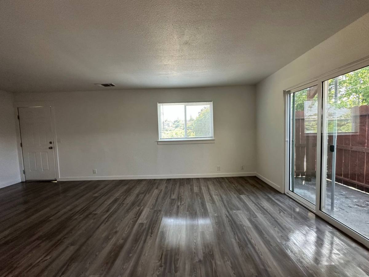Apartment for rent at 835 Lakeside Dr, Red Bluff, CA 96080
