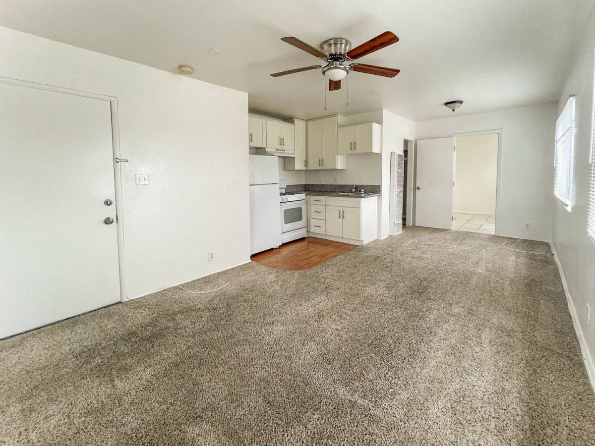 Apartment for rent at 6606-6610 Brynhurst Ave #6608 D, Los Angeles, CA 90043
