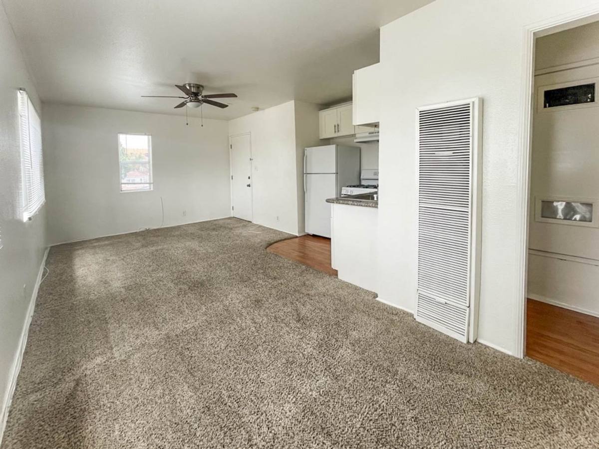 Apartment for rent at 6606-6610 Brynhurst Ave #6608 D, Los Angeles, CA 90043