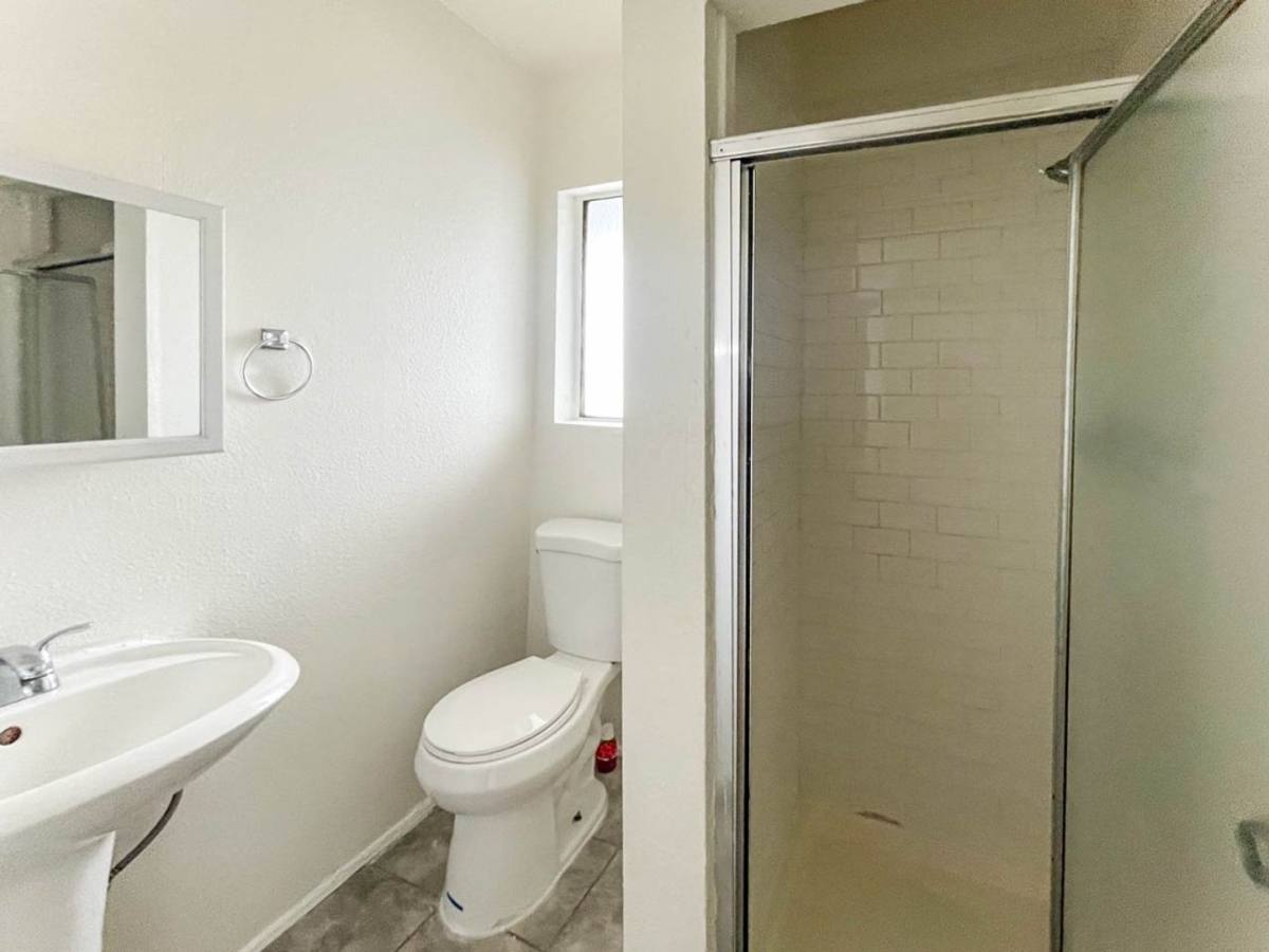 Apartment for rent at 6606-6610 Brynhurst Ave #6608 D, Los Angeles, CA 90043