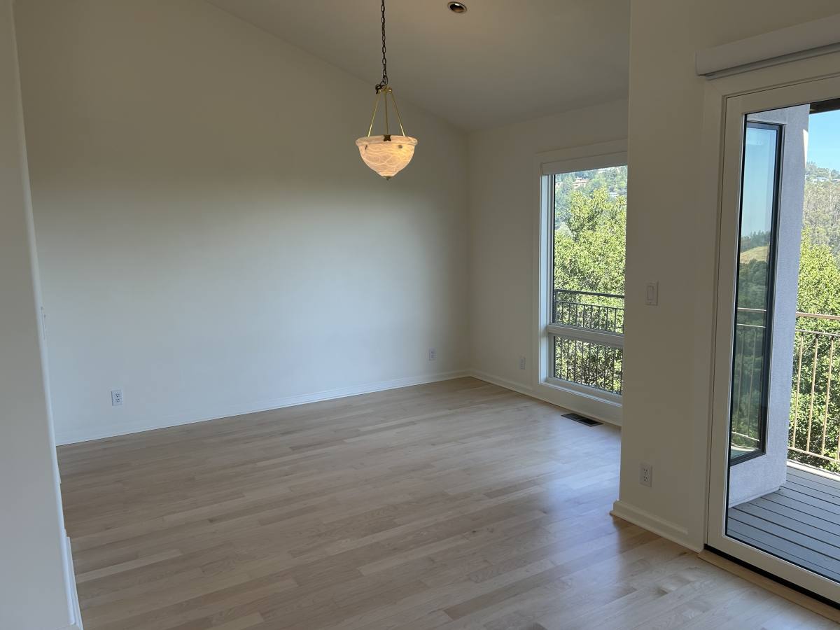 Townhouse for rent at 6676 Charing Cross Rd, Oakland, CA 94618