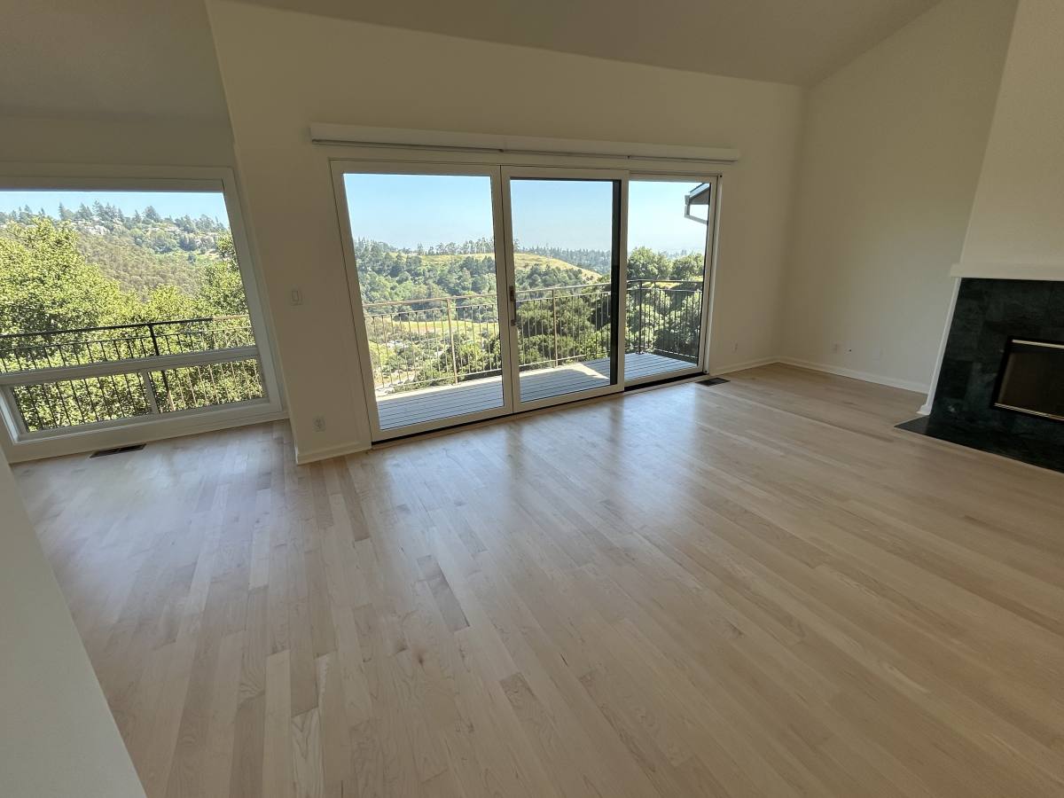 Townhouse for rent at 6676 Charing Cross Rd, Oakland, CA 94618