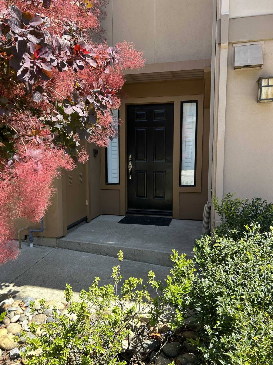 Townhouse for rent at 6676 Charing Cross Rd, Oakland, CA 94618