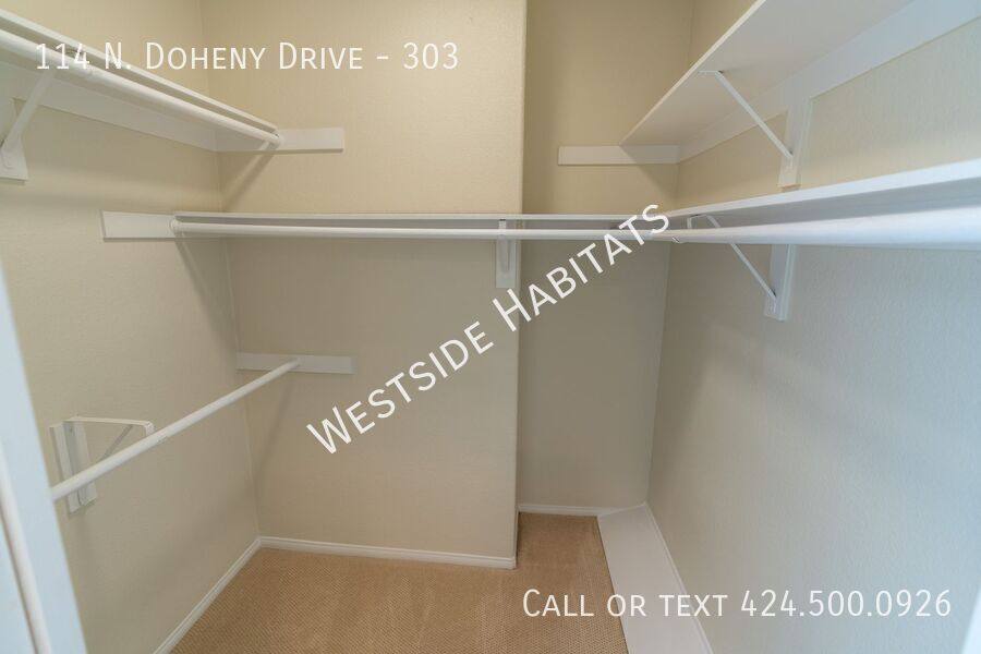Apartment for rent at 114 N Doheny Dr #303, Los Angeles, CA 90048