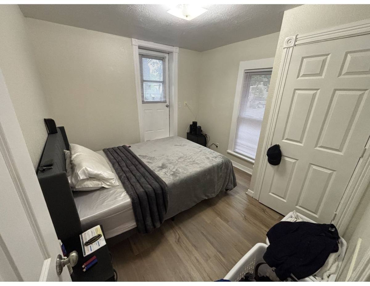 Apartment for rent at 927-927 1 2 Avon St, La Crosse, WI 54603
