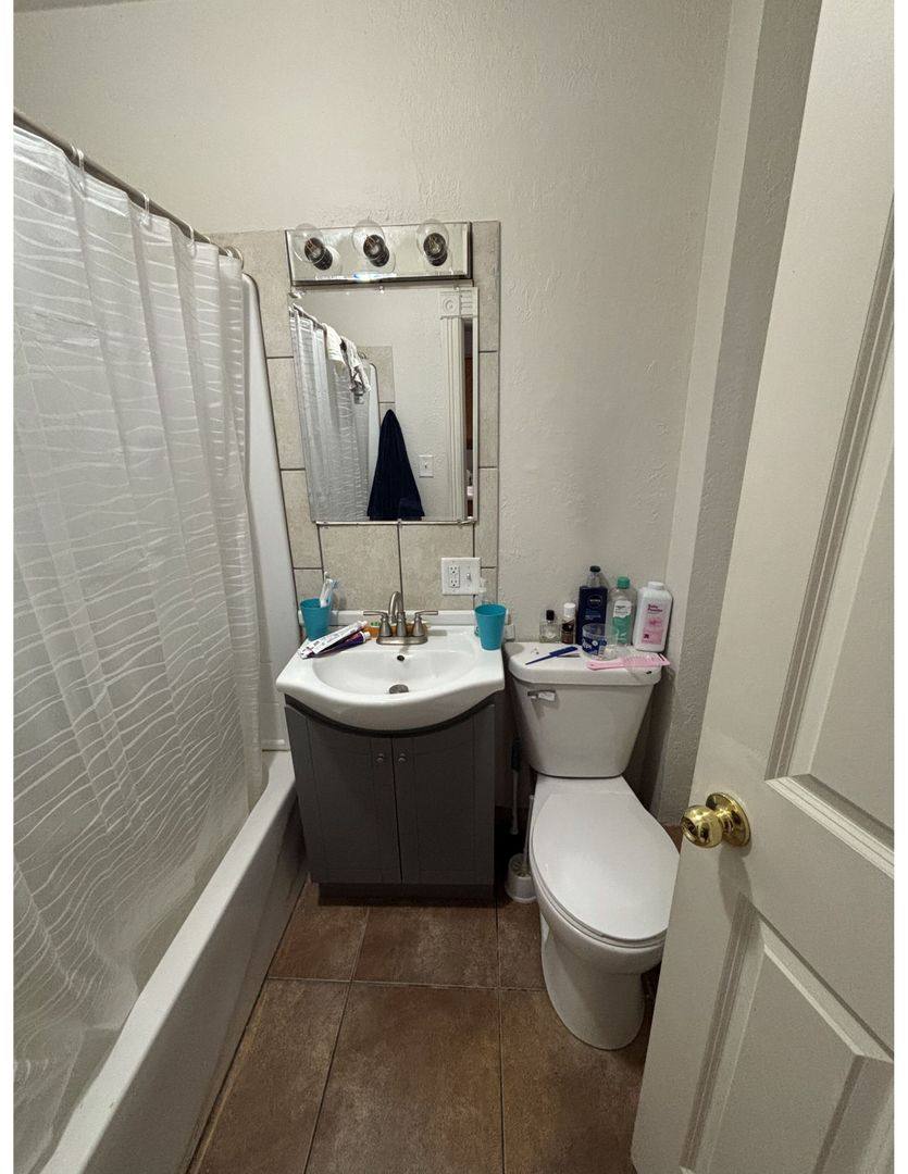 Apartment for rent at 927-927 1 2 Avon St, La Crosse, WI 54603