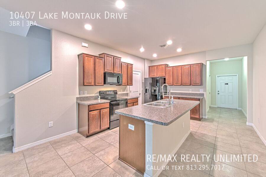 Townhouse for rent at 10407 Lake Montauk Dr, Riverview, FL 33578