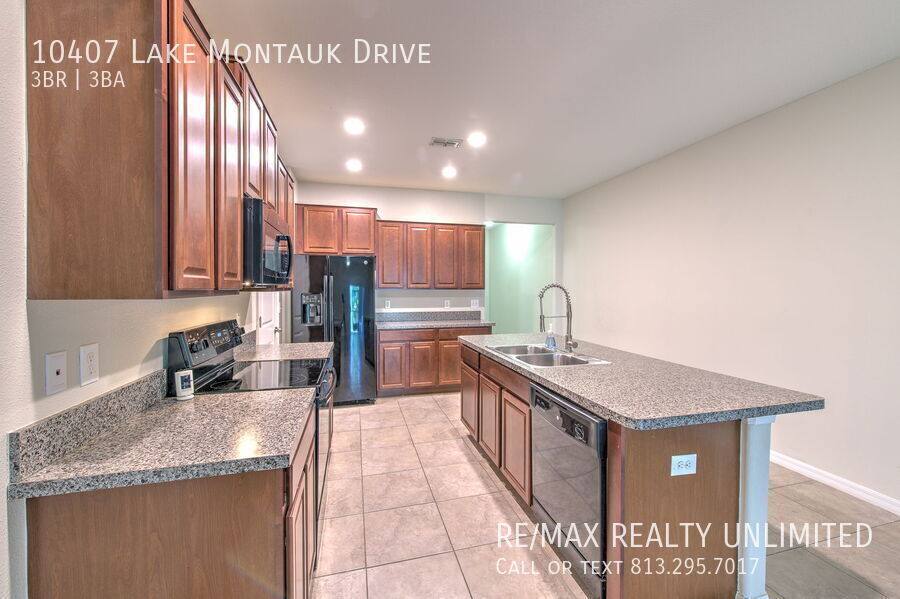 Townhouse for rent at 10407 Lake Montauk Dr, Riverview, FL 33578