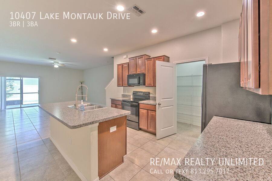 Townhouse for rent at 10407 Lake Montauk Dr, Riverview, FL 33578