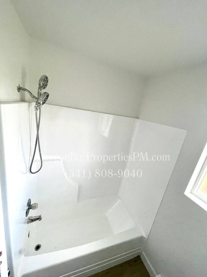 Townhouse for rent at 212 Laclair St, Coos Bay, OR 97420