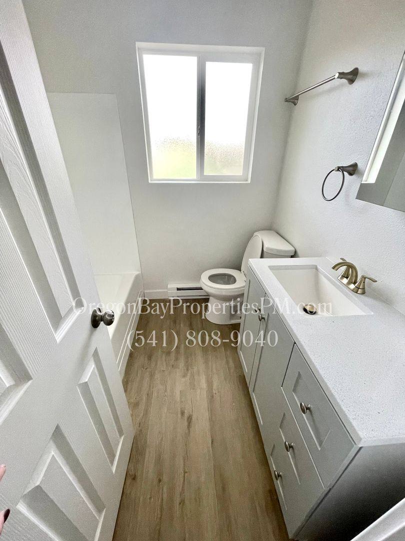 Townhouse for rent at 212 Laclair St, Coos Bay, OR 97420