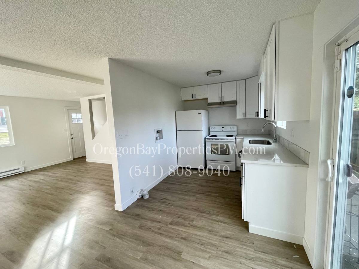 Townhouse for rent at 212 Laclair St, Coos Bay, OR 97420
