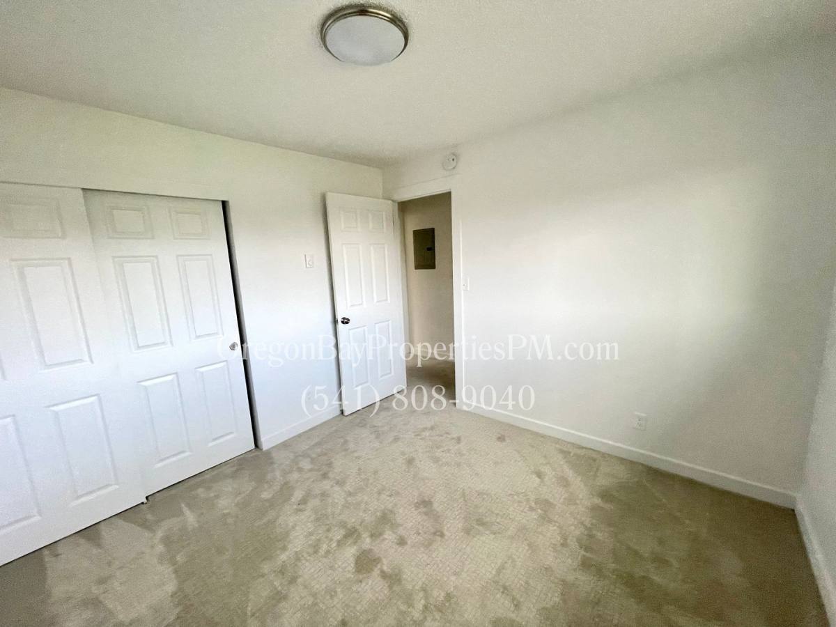 Townhouse for rent at 212 Laclair St, Coos Bay, OR 97420