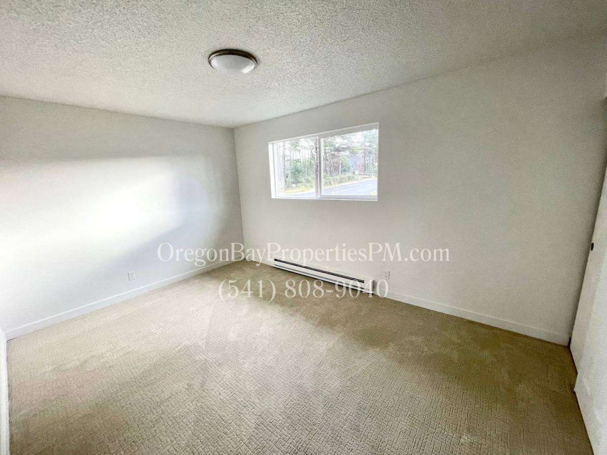 Townhouse for rent at 212 Laclair St, Coos Bay, OR 97420