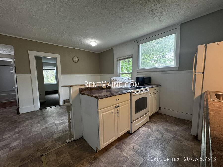 Apartment for rent at 3 Newhall St #2, Fairfield, ME 04937