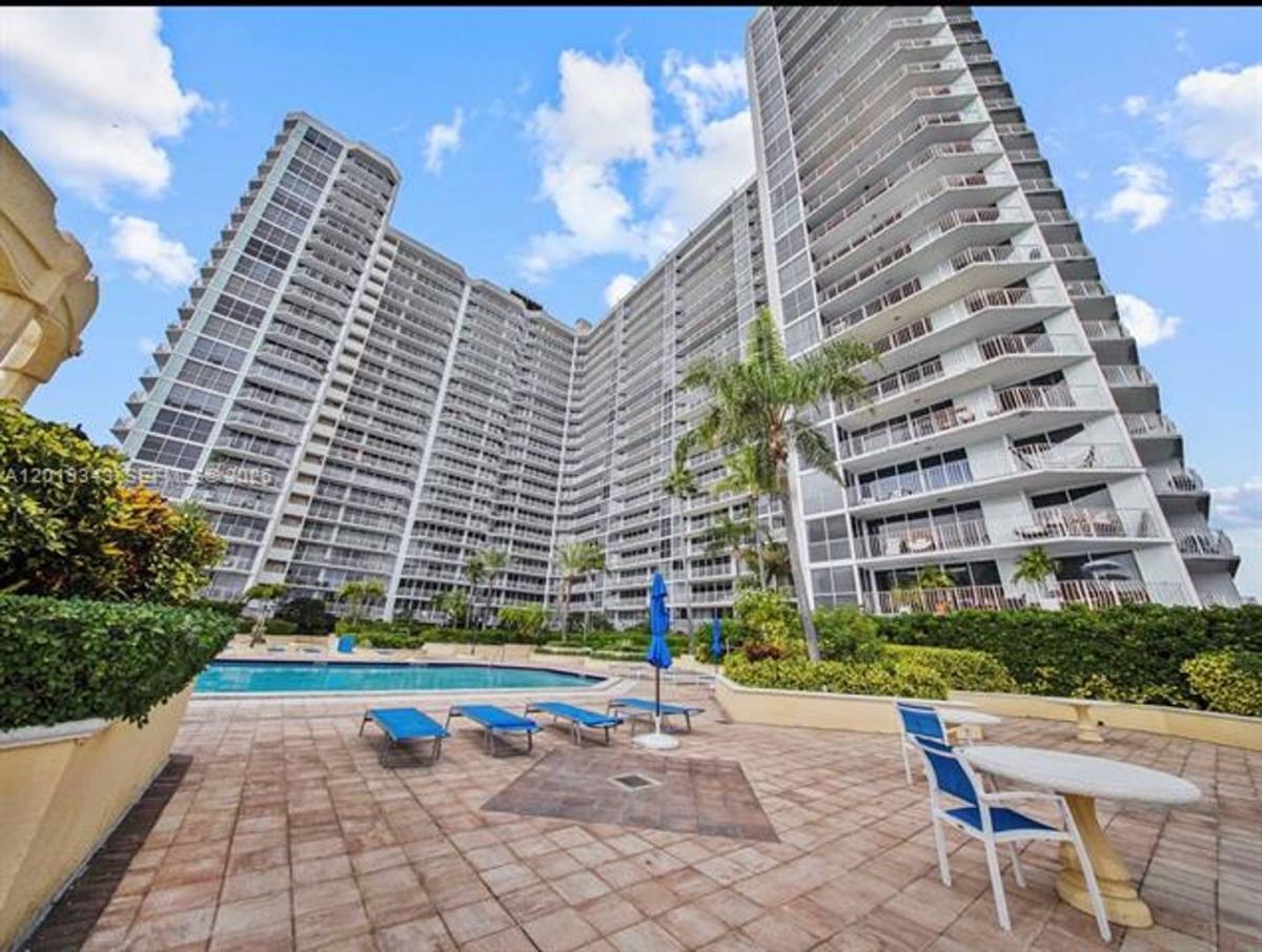 Apartment for rent at 7601 E Treasure Dr, Miami Beach, FL 33141