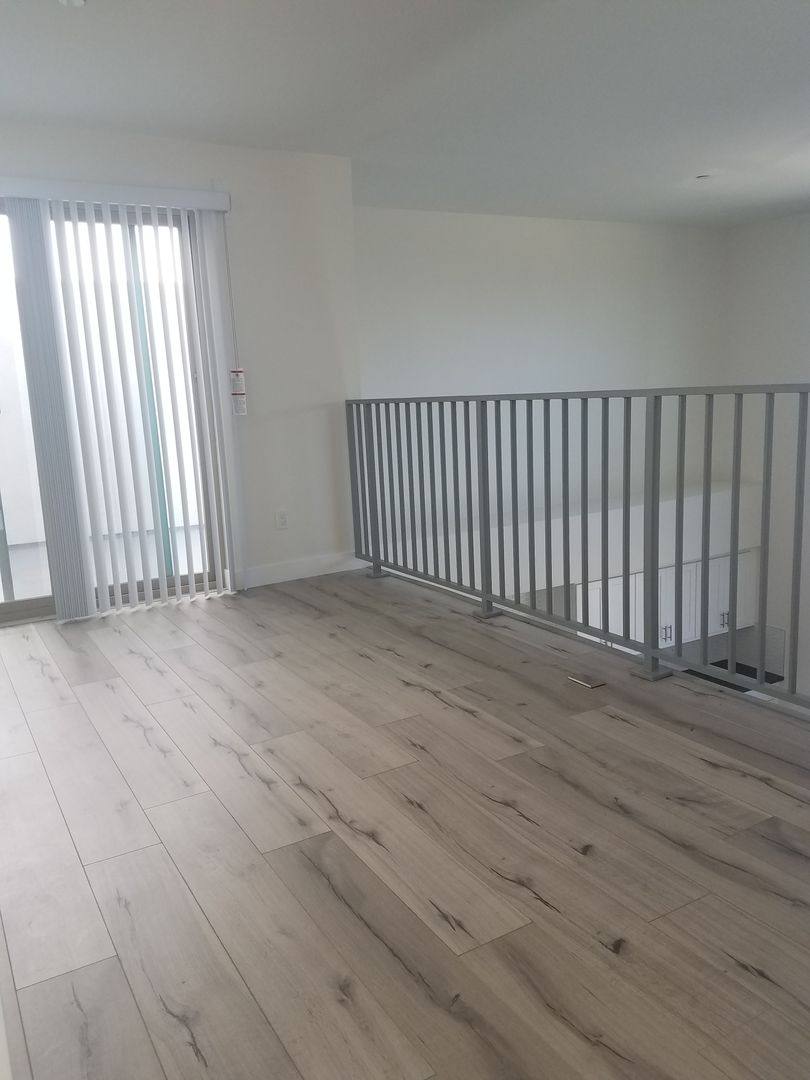 Apartment for rent at 1110 S Magnolia Ave, Los Angeles, CA 90006