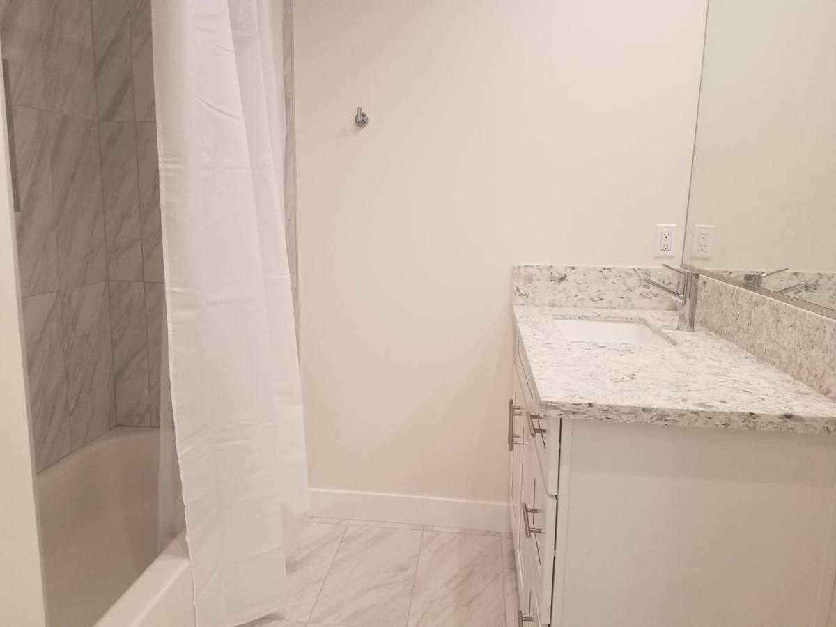 Apartment for rent at 1110 S Magnolia Ave, Los Angeles, CA 90006