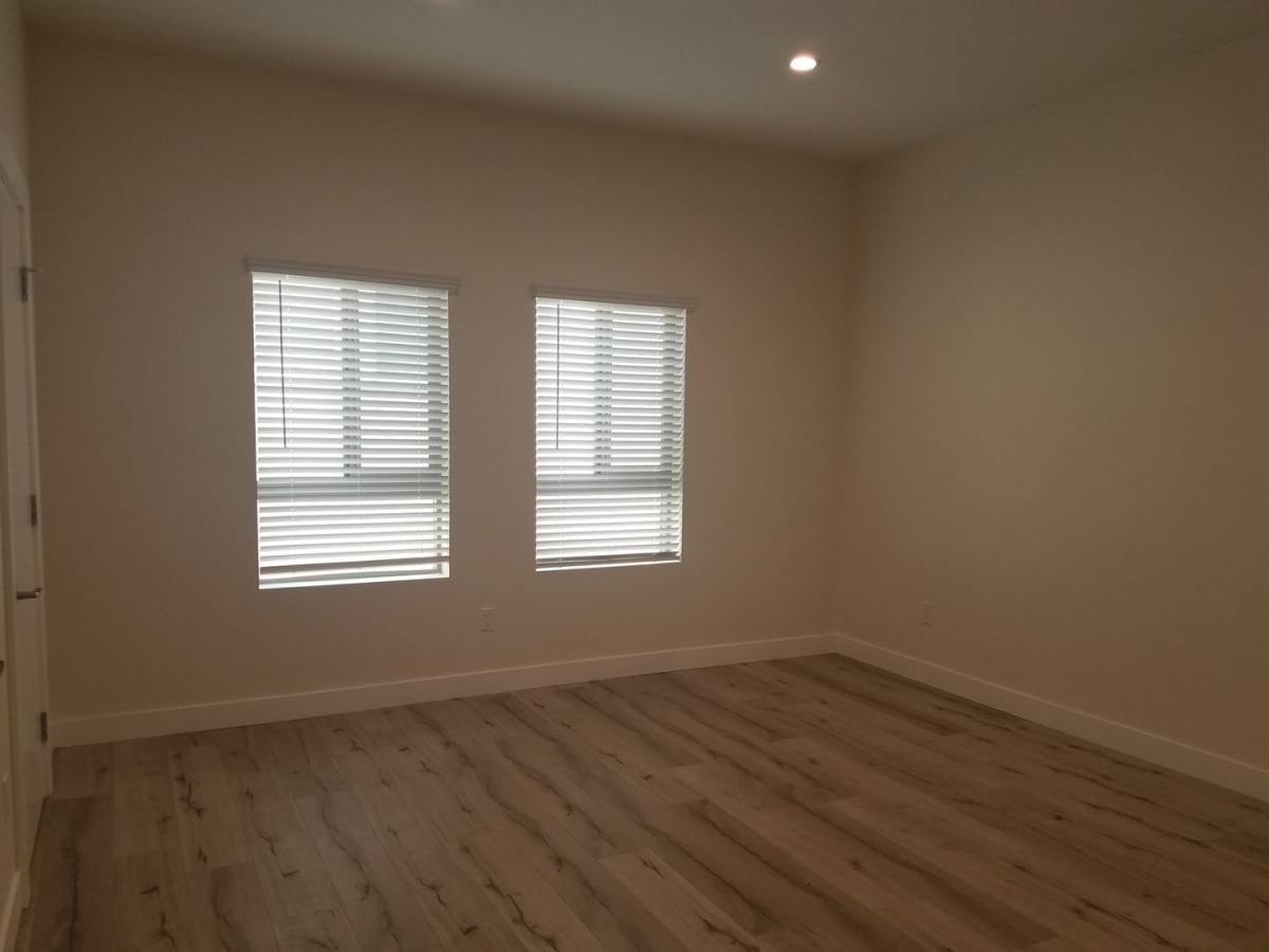 Apartment for rent at 1110 S Magnolia Ave, Los Angeles, CA 90006