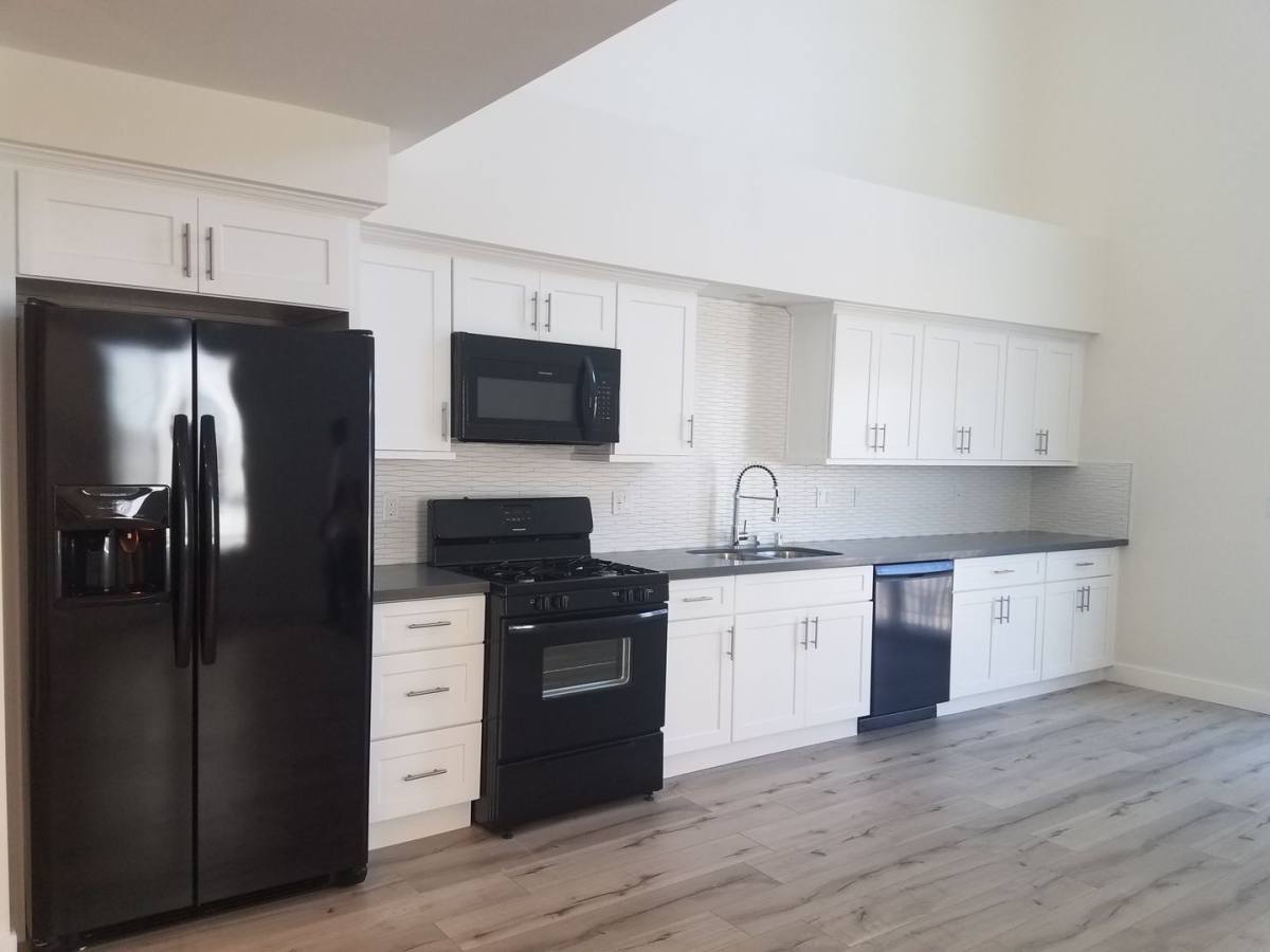 Apartment for rent at 1110 S Magnolia Ave, Los Angeles, CA 90006