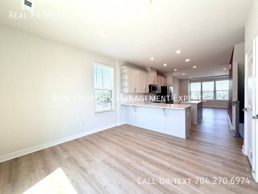 Townhouse for rent at 2841 Statesville Ave, Charlotte, NC 28206