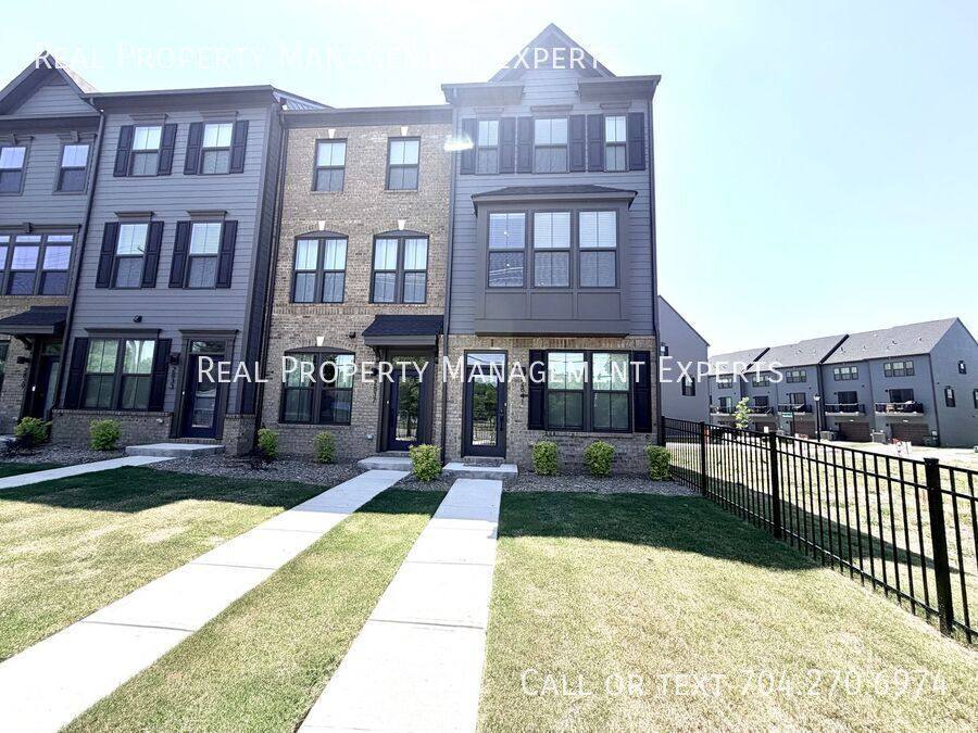 Townhouse for rent at 2841 Statesville Ave, Charlotte, NC 28206
