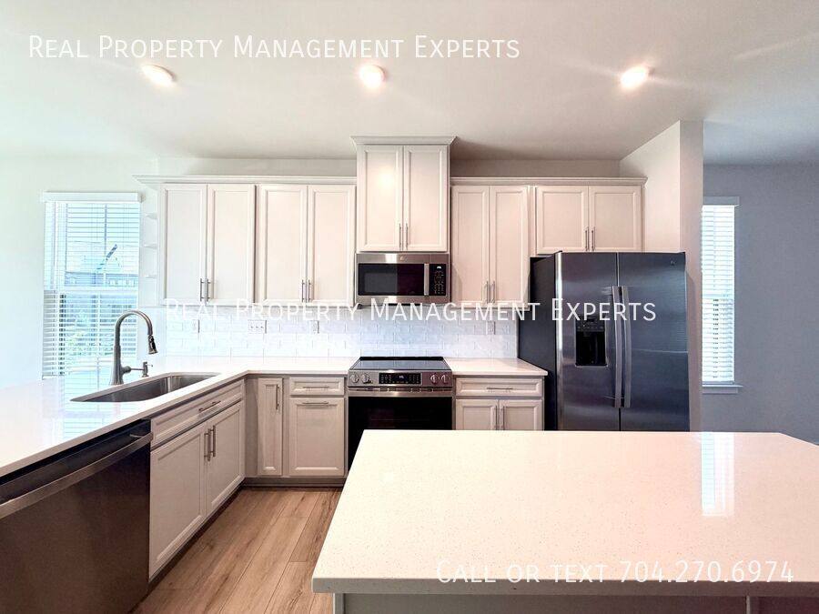 Townhouse for rent at 2841 Statesville Ave, Charlotte, NC 28206