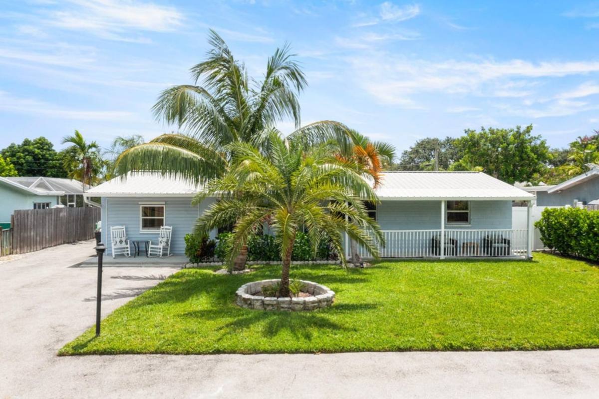 House for rent at 19165 SE Homewood Ave, Jupiter, FL 33469