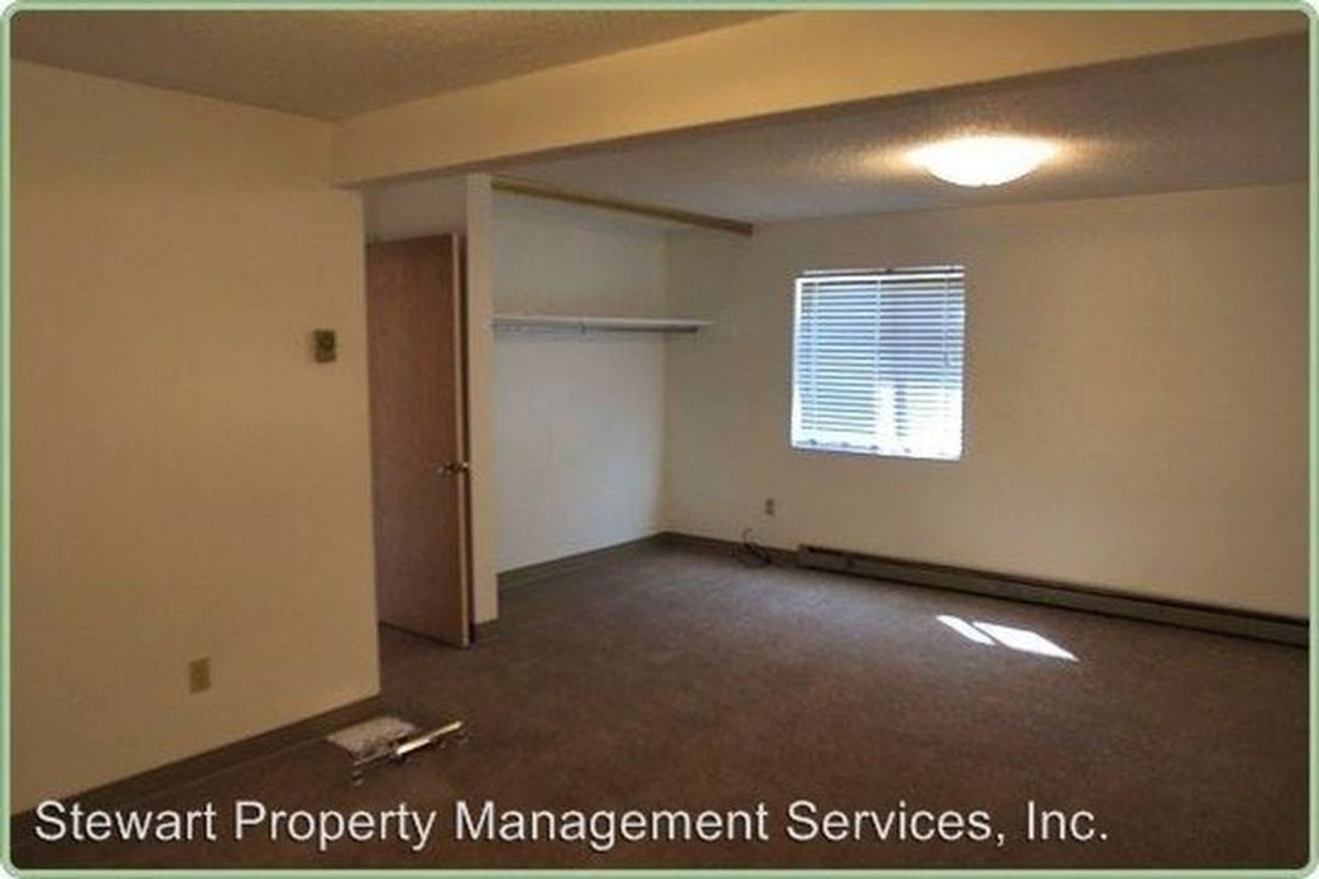 Apartment for rent at 812 & 814 St Francis, Klamath Falls, OR 97601