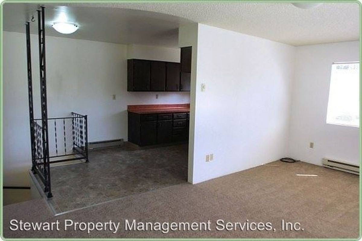 Apartment for rent at 812 & 814 St Francis, Klamath Falls, OR 97601