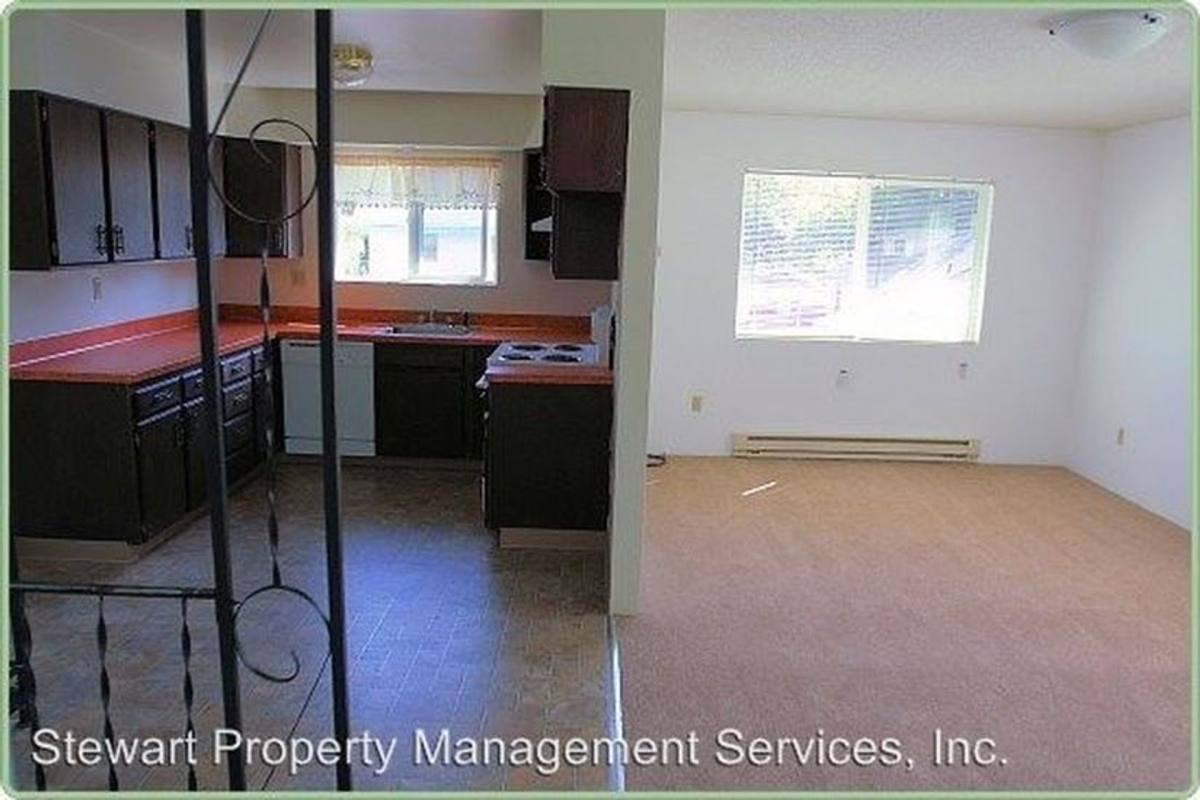 Apartment for rent at 812 & 814 St Francis, Klamath Falls, OR 97601