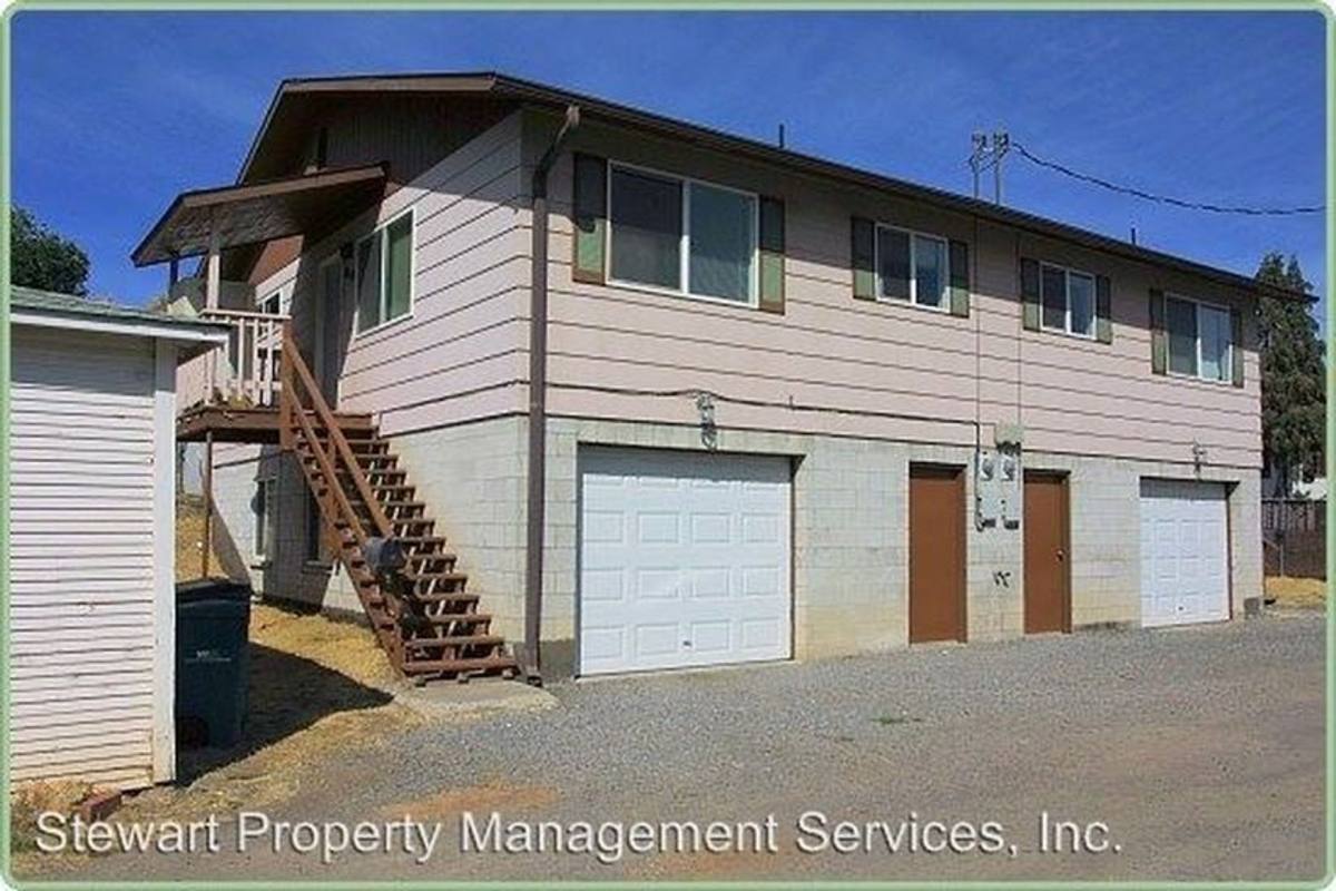 Apartment for rent at 812 & 814 St Francis, Klamath Falls, OR 97601