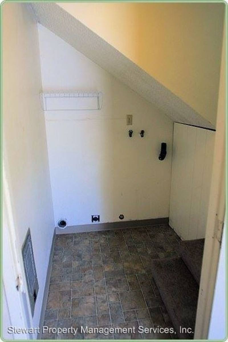 Apartment for rent at 812 & 814 St Francis, Klamath Falls, OR 97601