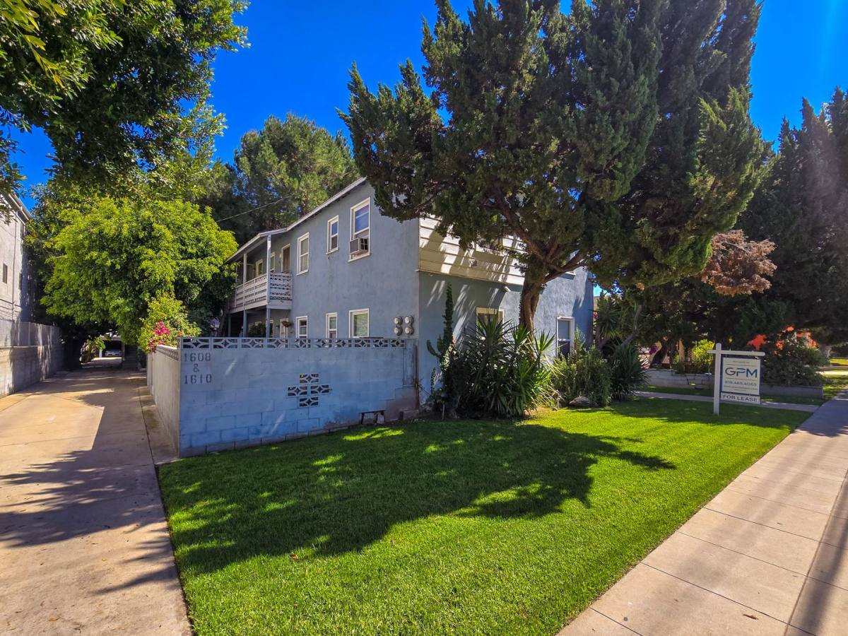 Apartment for rent at 1610 Grismer Ave, Burbank, CA 91504