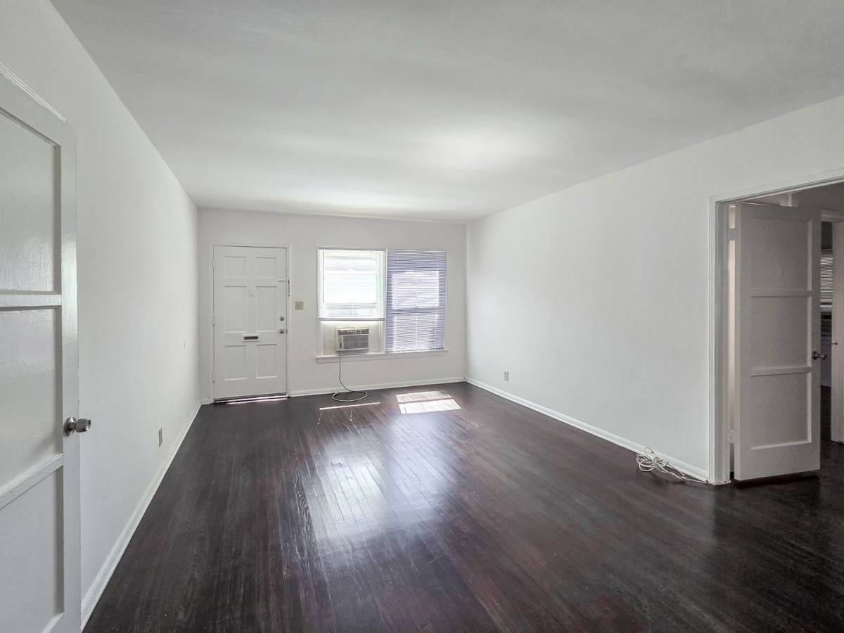 Apartment for rent at 1610 Grismer Ave, Burbank, CA 91504