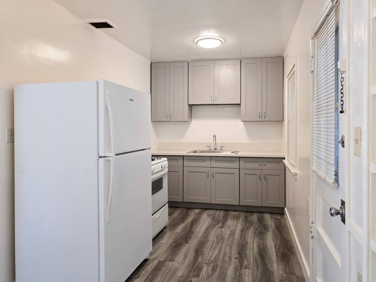 Apartment for rent at 1610 Grismer Ave, Burbank, CA 91504